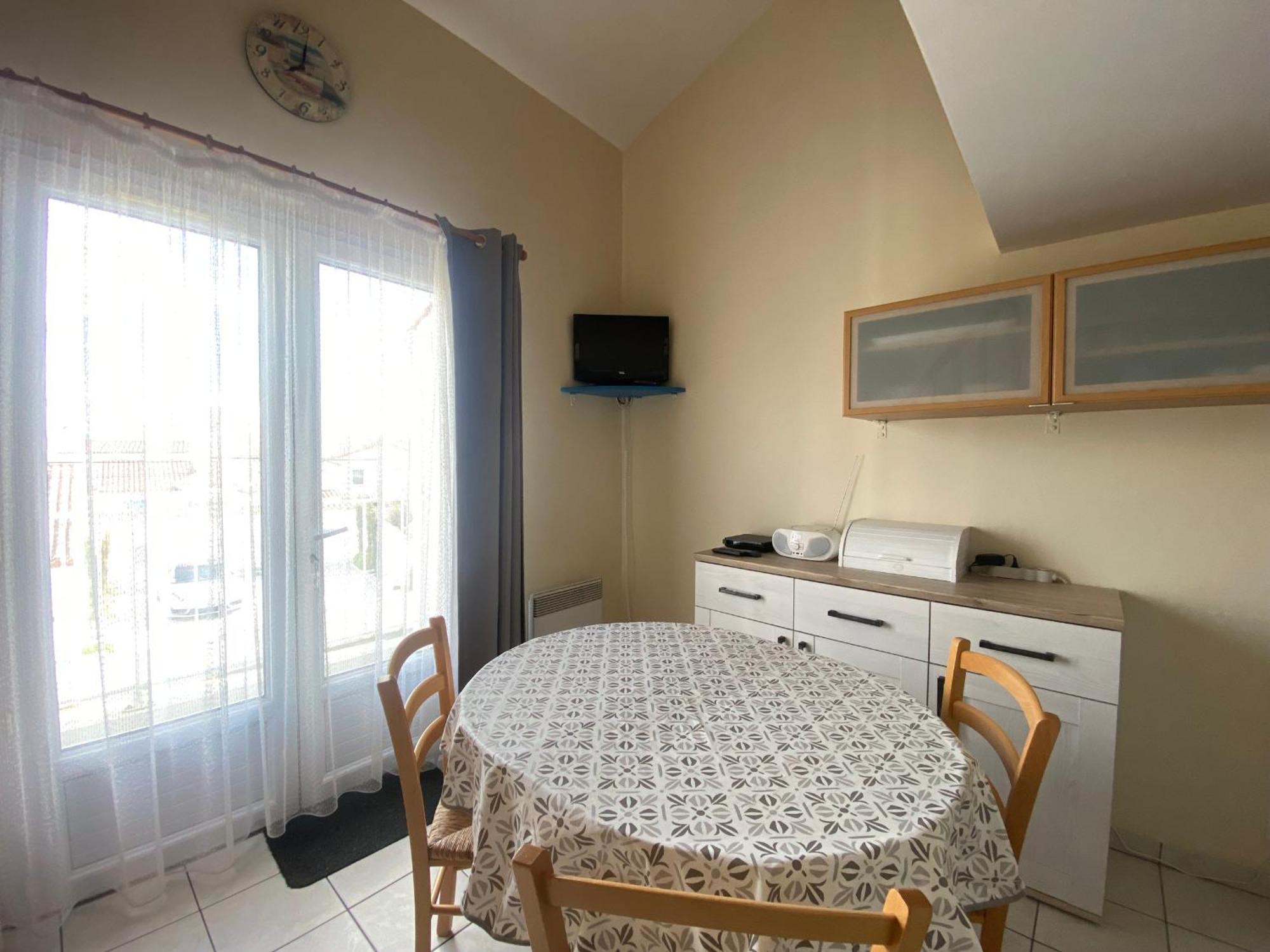 לה-טראנש-סור-מר Appartement 1Er Etage Proche Centre-Ville, Plage Et Commerces, Balcon, Parking, Wifi Inclus - Fr-1-22-171 מראה חיצוני תמונה